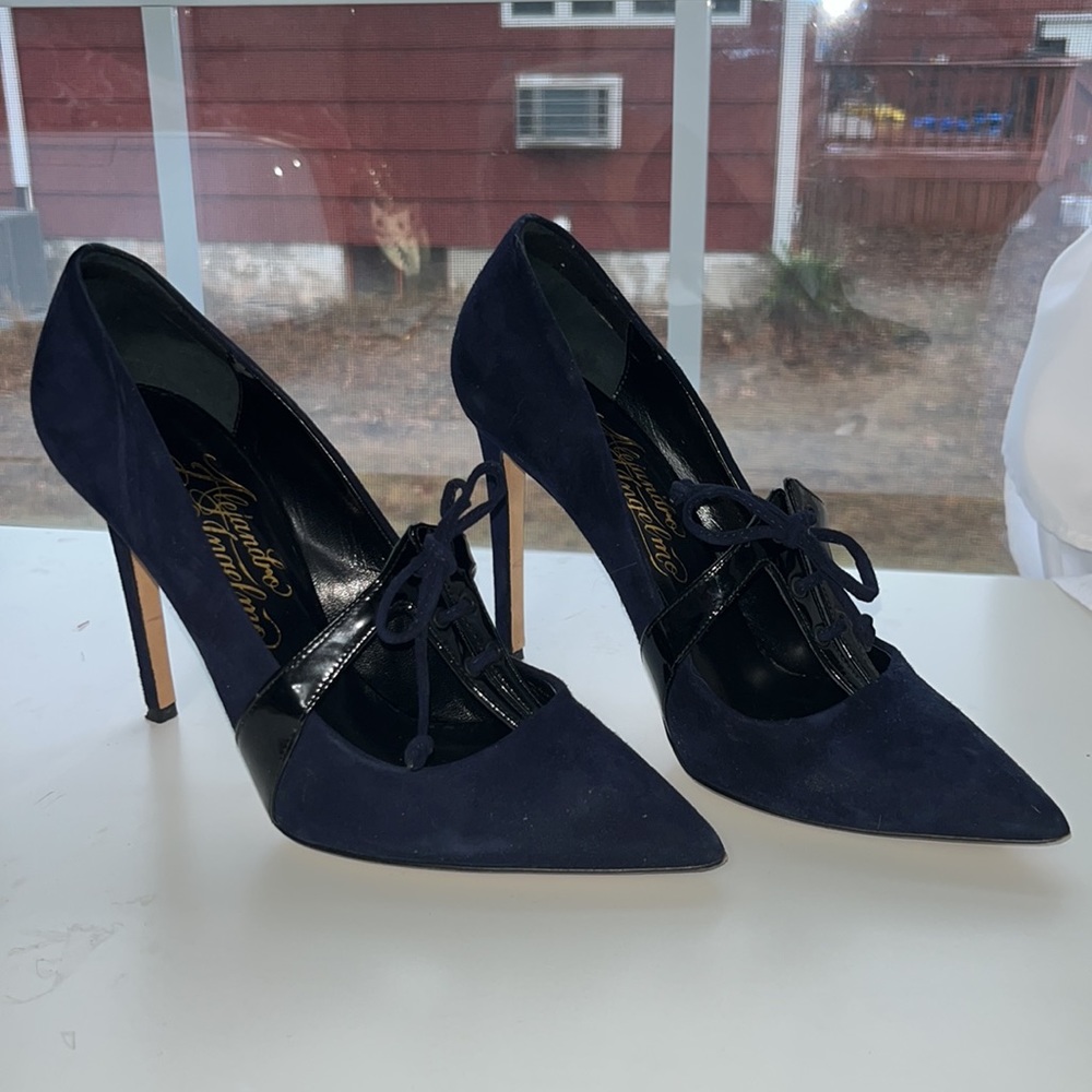 Alejandro Ingelmo navy heels
